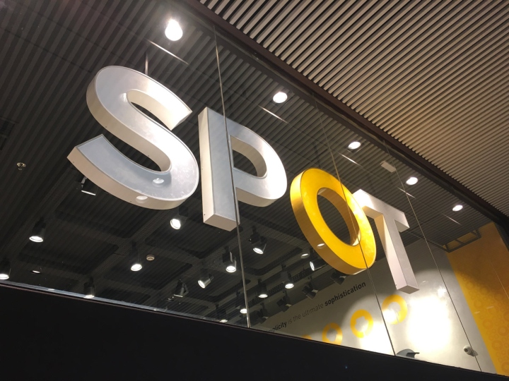 Spot showroom đồ nội thất